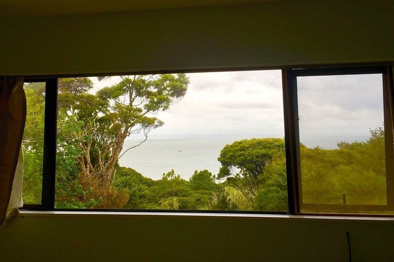 Photo of property in 2 Shirley Road, Parau, Auckland, 0604