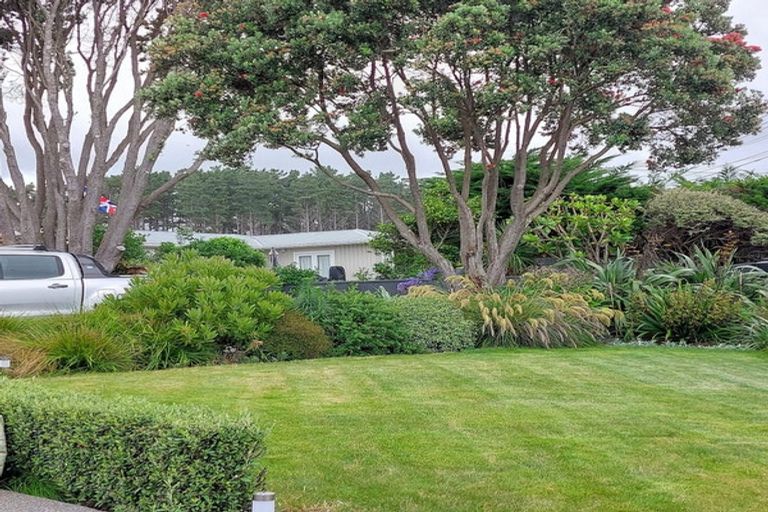 Photo of property in 27 Hona Street, Waikanae Beach, Waikanae, 5036