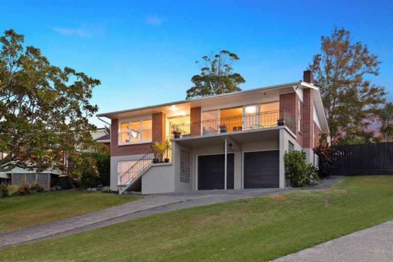 Photo of property in 19 Hartley Terrace, Massey, Auckland, 0614