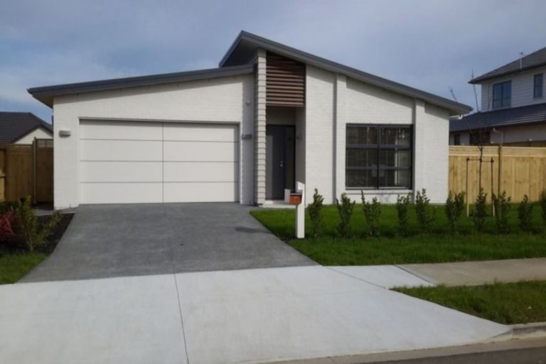 Photo of property in 20 Andalusian Way, Karaka, Papakura, 2113