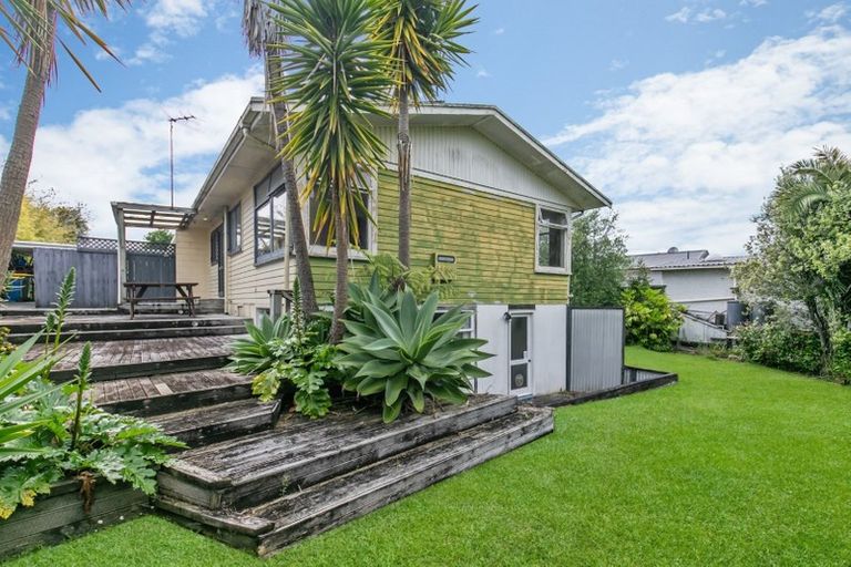Photo of property in 2/16 Ramillies Place, Glenfield, Auckland, 0629