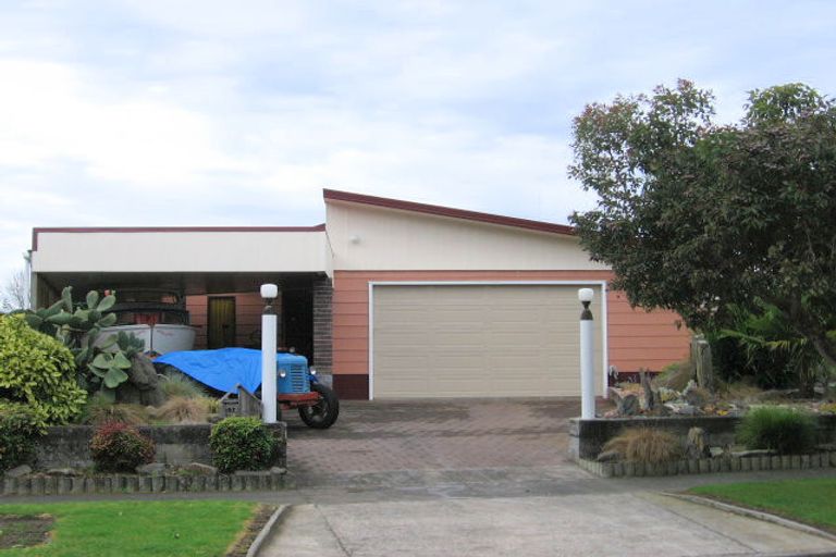 Photo of property in 114 Lorraine Place, Whangamata, 3620