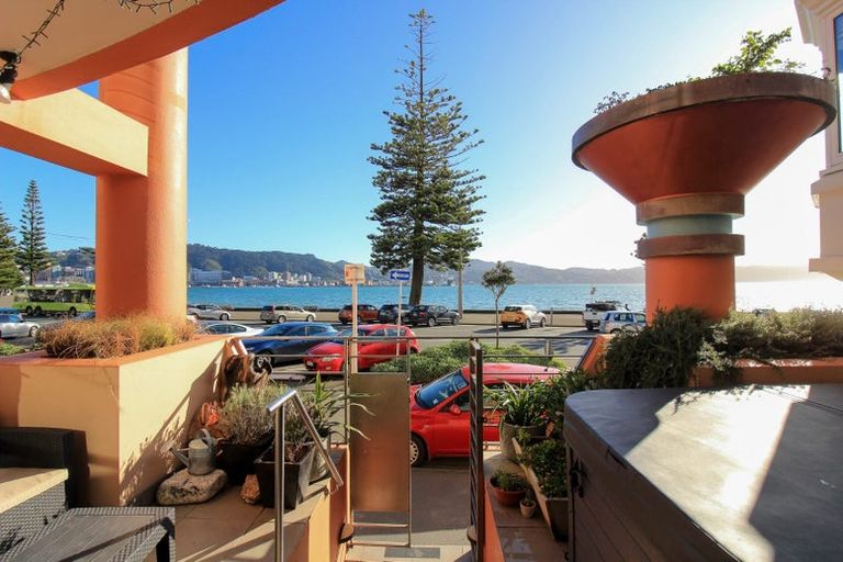 Photo of property in 2/226 Oriental Parade, Oriental Bay, Wellington, 6011