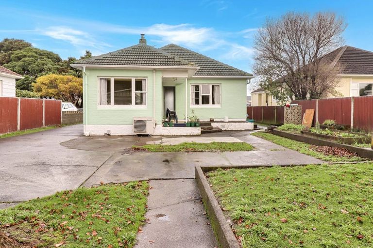 Photo of property in 15 Roberts Street, Epuni, Lower Hutt, 5011