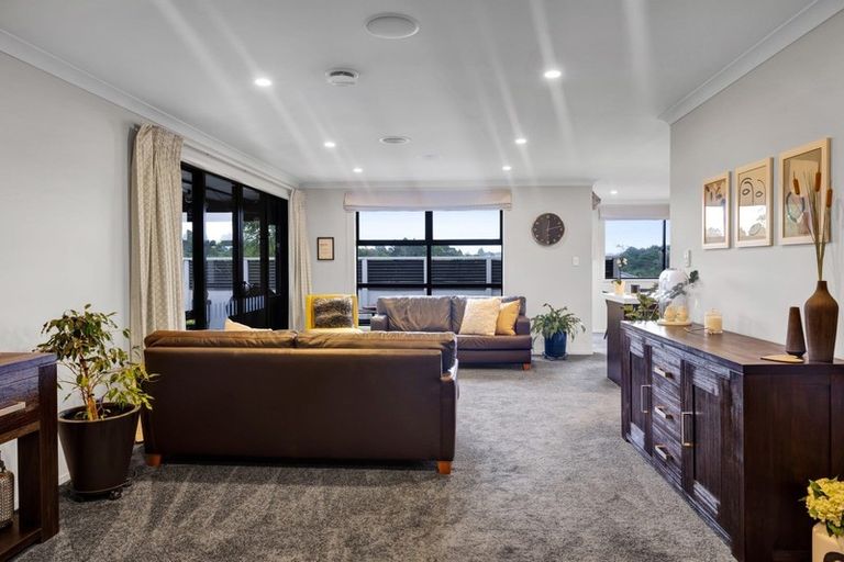 Photo of property in 4 Manukaka Heights, Hurdon, New Plymouth, 4310