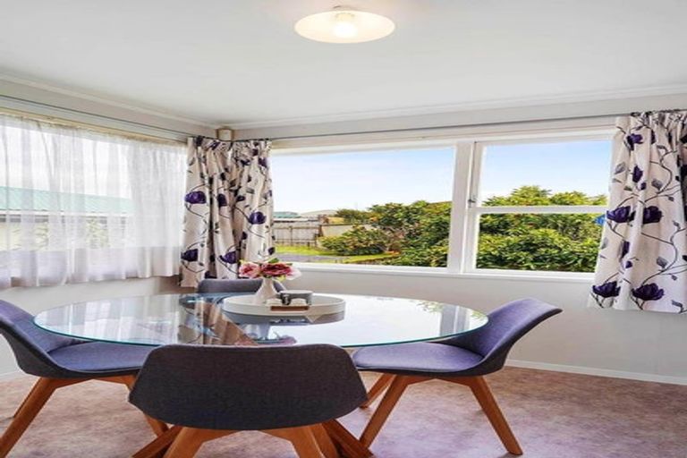 Photo of property in 14 Valencia Place, Manurewa, Auckland, 2102