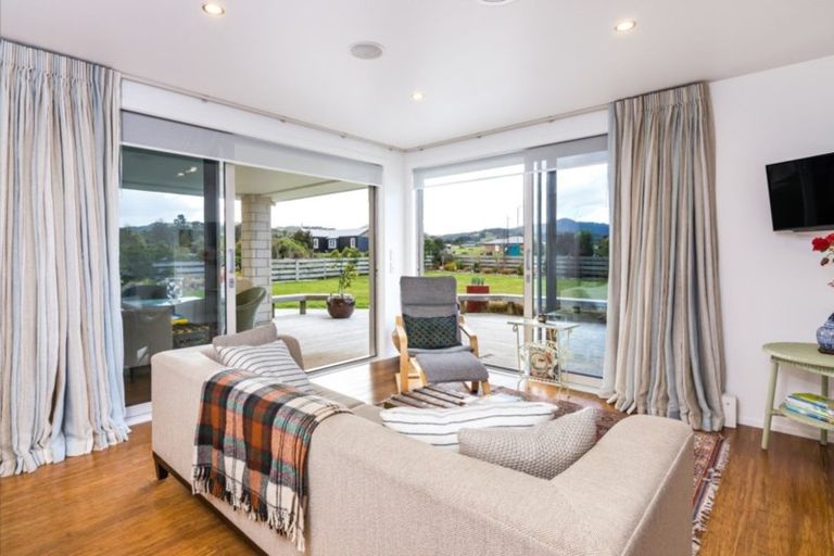 Photo of property in 94 Lisland Drive, Kinloch, Taupo, 3377