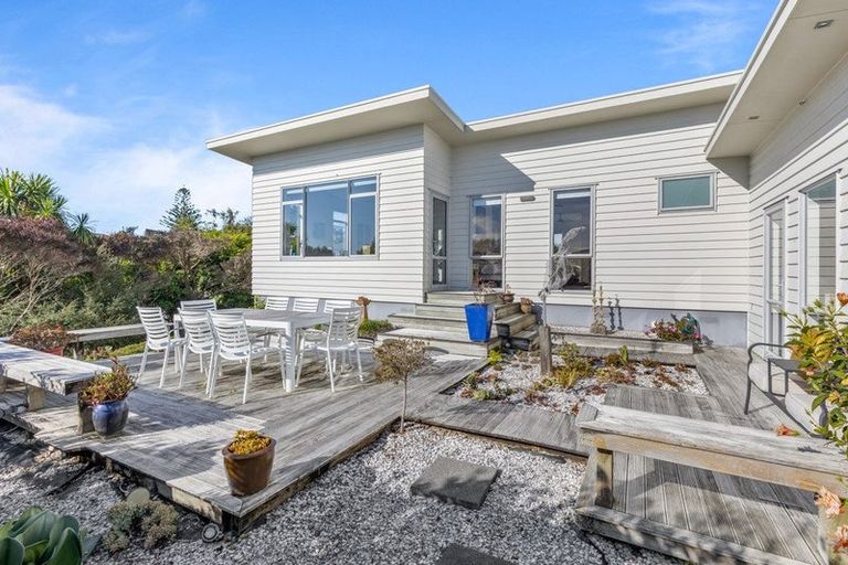 Photo of property in 10 Veronica Close, Red Beach, 0932