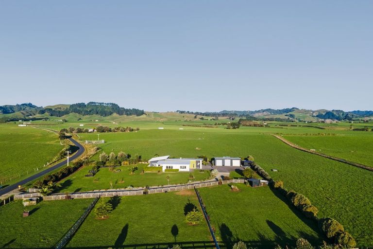 Photo of property in 2 Nopera Road, Waiiti, Urenui, 4377