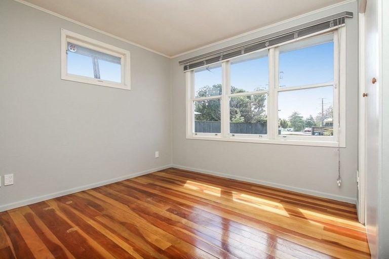 Photo of property in 13 Rewarewa Road, Te Atatu Peninsula, Auckland, 0610