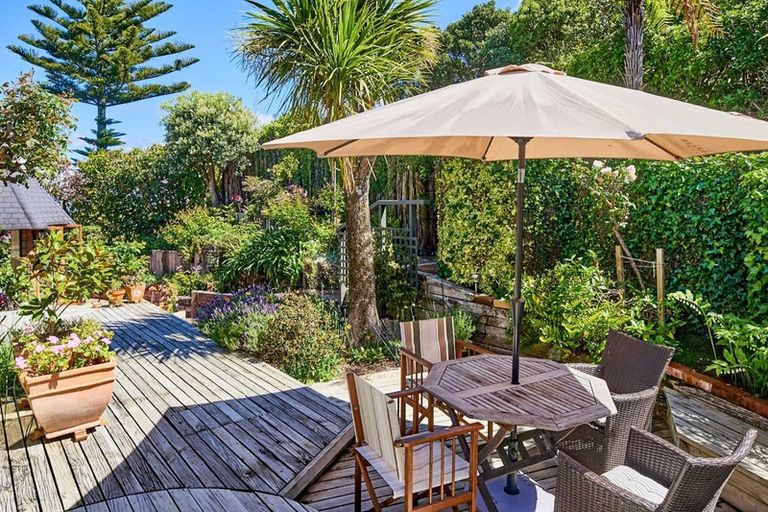 Photo of property in 8 Westhill Road, Point Howard, Lower Hutt, 5013