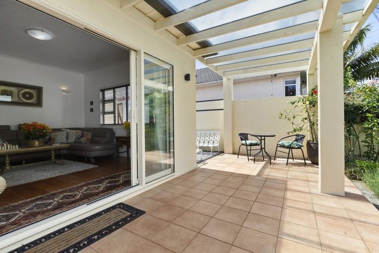 Photo of property in 1/15 Sylvan Park Avenue, Milford, Auckland, 0620