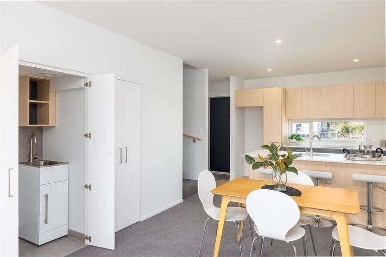 Photo of property in 140 Seaview Road, Westown, New Plymouth, 4310