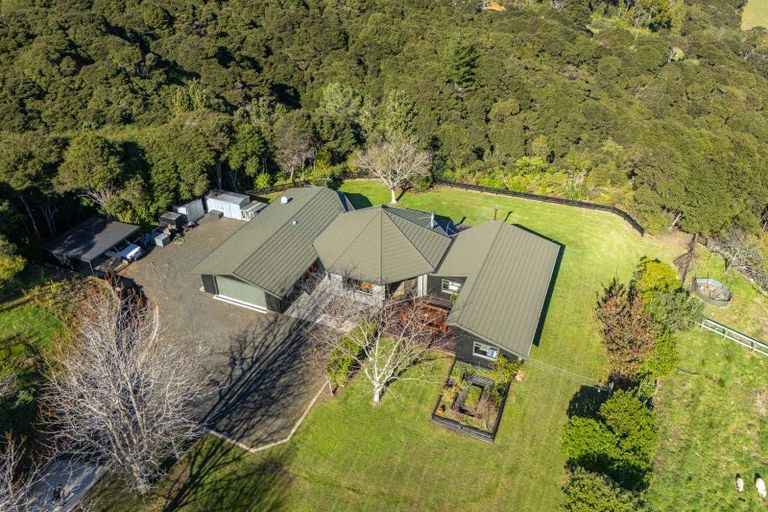 Photo of property in 16 Tarapatiki Drive, Whitianga, 3510