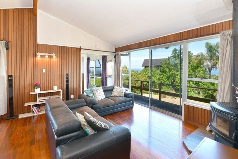 Photo of property in 113 Roberts Road, Matakatia, Whangaparaoa, 0930
