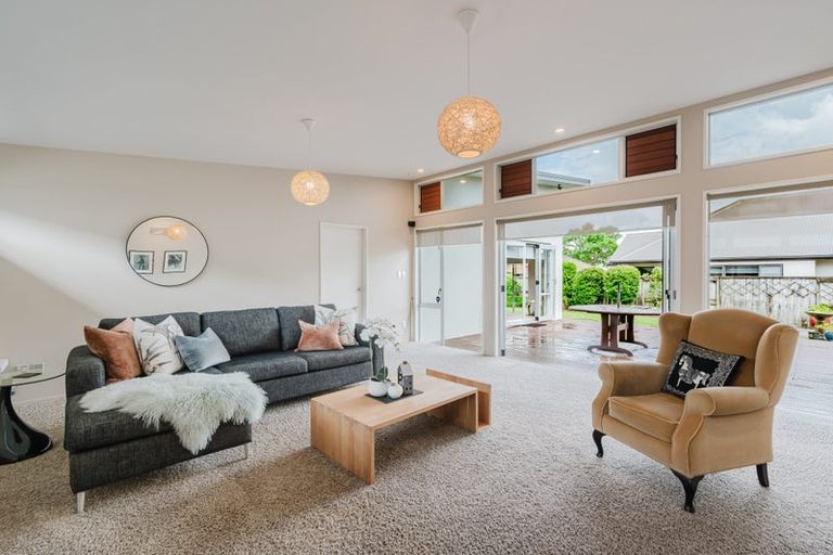 Photo of property in 92 Saint James Drive, Huntington, Hamilton, 3210