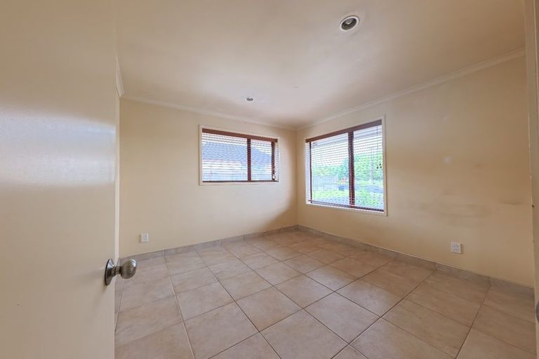 Photo of property in 593 Great South Road, Rosehill, Papakura, 2113