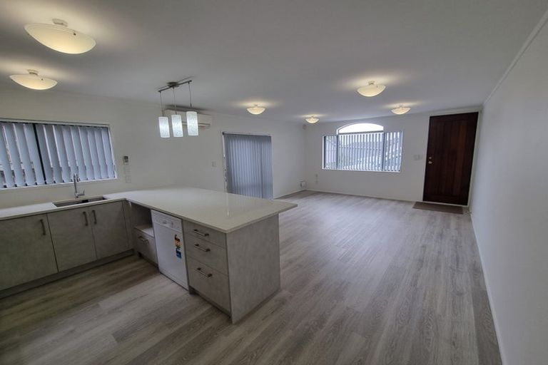 Photo of property in 36 Lorikeet Place, Unsworth Heights, Auckland, 0632