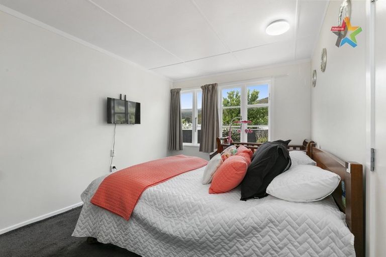 Photo of property in 16 Shearer Crescent, Naenae, Lower Hutt, 5011