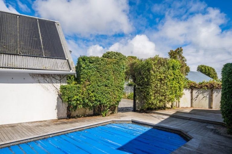 Photo of property in 68 Kahu Road, Paremata, Porirua, 5024