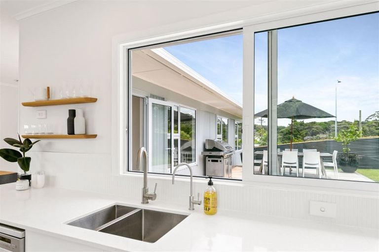 Photo of property in 4 Kororo Street, Northcote, Auckland, 0627