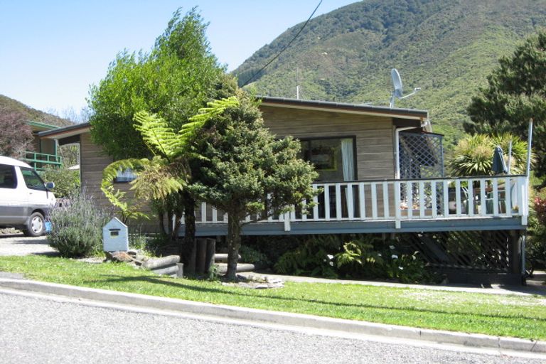 Photo of property in 13 Dorset Street, Picton, 7220