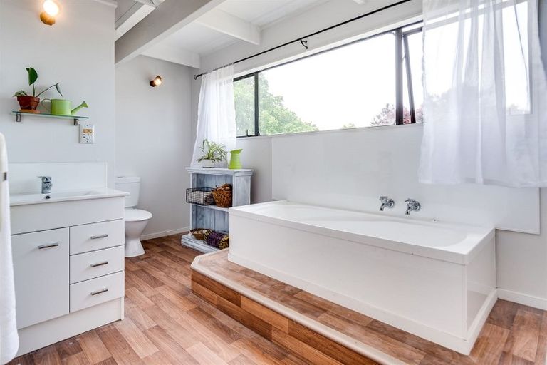 Photo of property in 141 Tait Drive, Greenmeadows, Napier, 4112