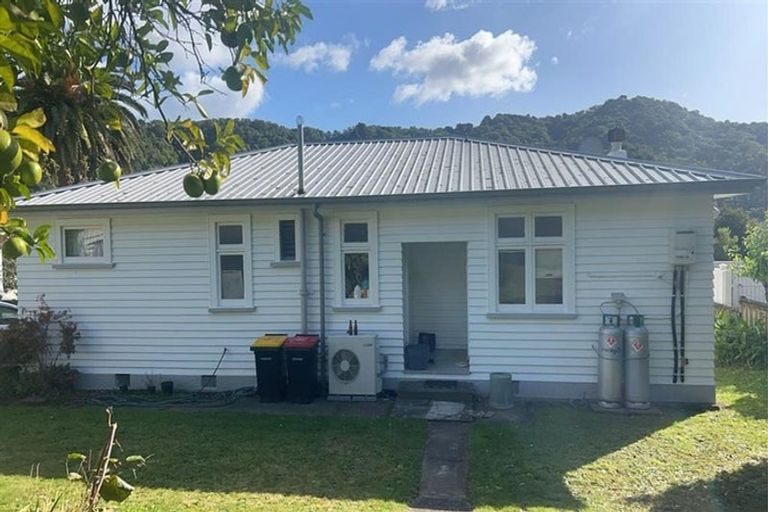 Photo of property in 90 Waikawa Road, Picton, 7220
