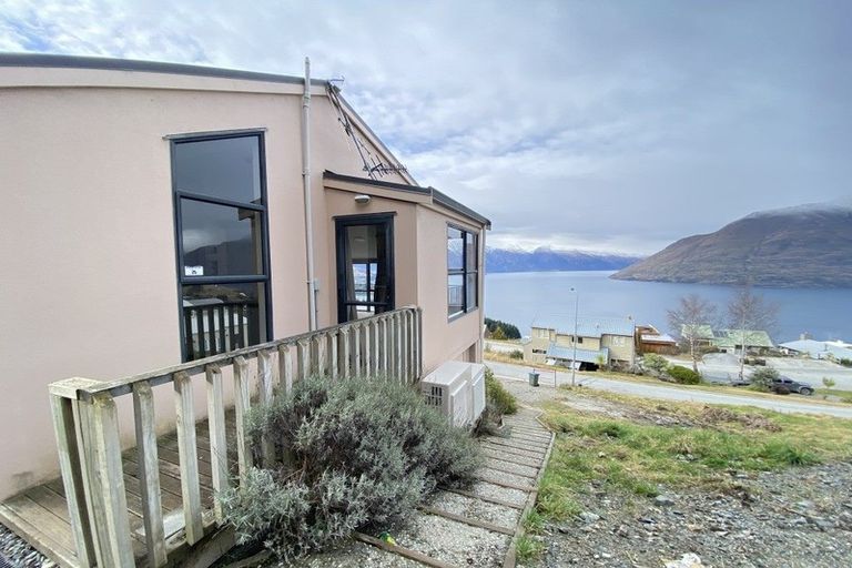Photo of property in 6a Scott Place, Fernhill, Queenstown, 9300