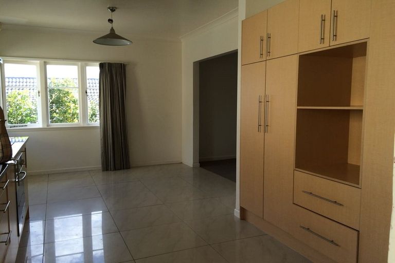 Photo of property in 16 Kauri Glen Road, Northcote, Auckland, 0627