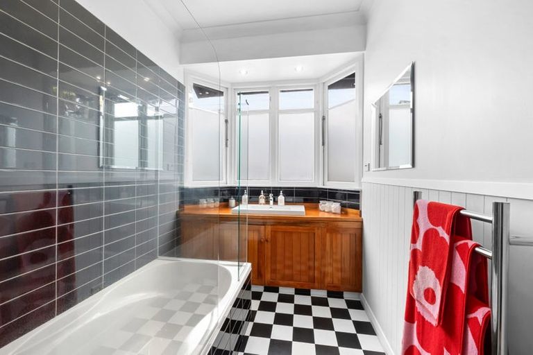 Photo of property in 20 Wallace Place, Westown, New Plymouth, 4310