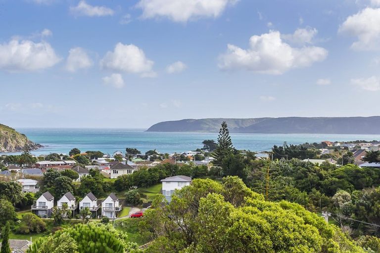 Photo of property in 1 Mapplebeck Street, Titahi Bay, Porirua, 5022