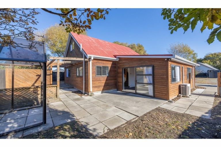 Photo of property in 2a Wainoni Road, Wainoni, Christchurch, 8061