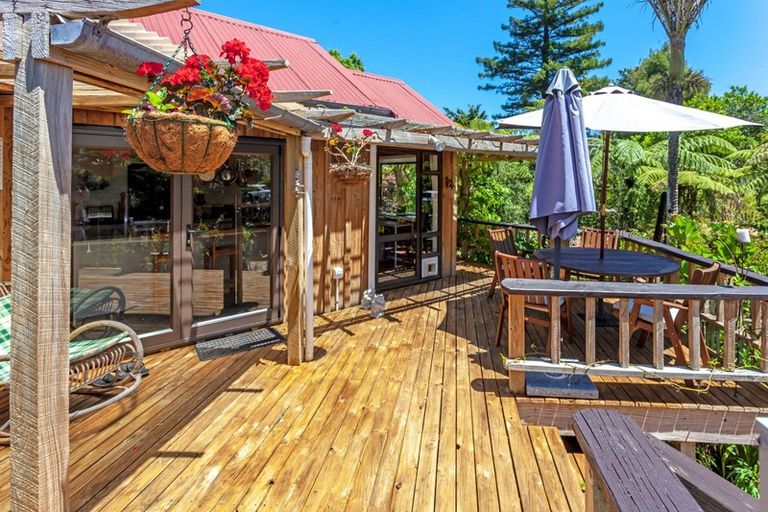 Photo of property in 2 Oxford Terrace, Coromandel, 3506