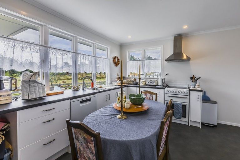 Photo of property in 11 Tiffen Lane, Waipawa, 4210