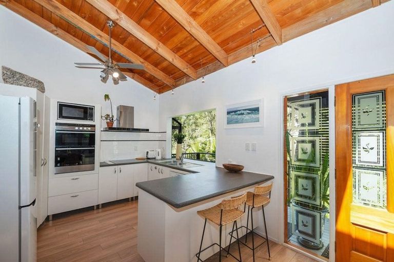 Photo of property in 24 Valley Road, Titirangi, Auckland, 0604