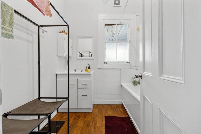 Photo of property in 35 West Street, West End, Palmerston North, 4412