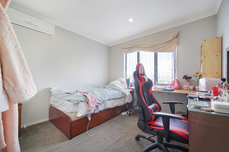 Photo of property in 27 Sonoma Crescent, Oteha, Auckland, 0632