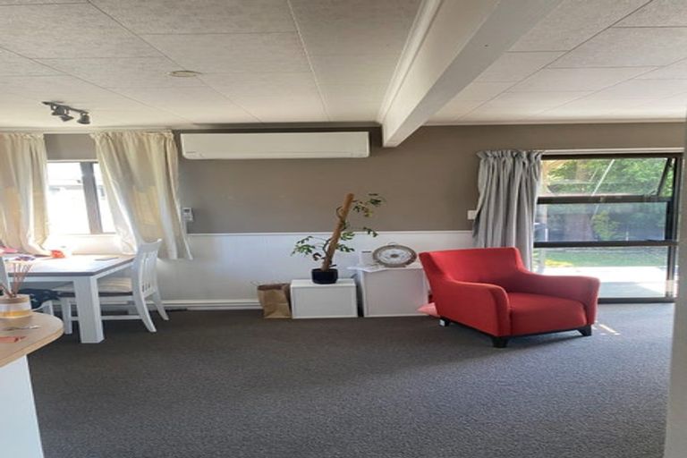 Photo of property in 2a Coniston Avenue, Te Atatu South, Auckland, 0610
