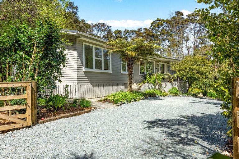Photo of property in 1060 Sandspit Road, Sandspit, Warkworth, 0982