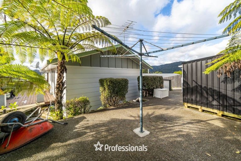 Photo of property in 33 Fenchurch Grove, Stokes Valley, Lower Hutt, 5019