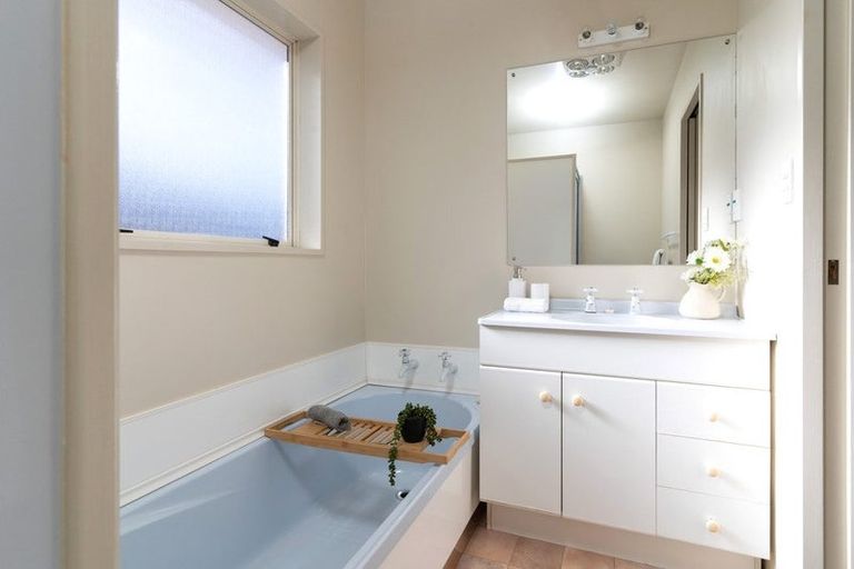 Photo of property in 2 Cunningham Place, Halswell, Christchurch, 8025