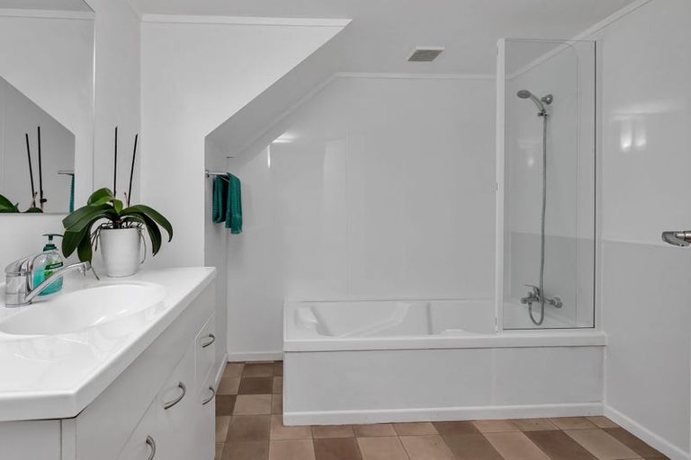 Photo of property in 122 Parakiore Road, Ngararatunua, Whangarei, 0176