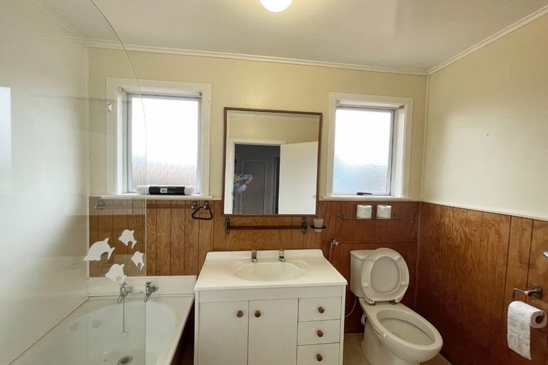 Photo of property in 2 Lendic Avenue, Henderson, Auckland, 0612