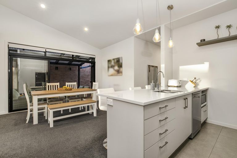 Photo of property in 15 Liberation Road, Papakura, 2110