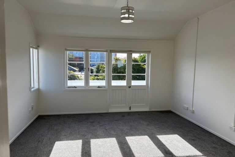 Photo of property in 35 Anzac Street, Takapuna, Auckland, 0622