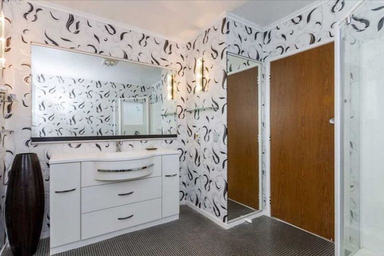 Photo of property in 69 Captain Scott Road, Glen Eden, Auckland, 0602