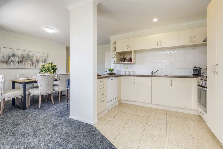 Photo of property in 34 Tussock Avenue, Mangere, Auckland, 2022