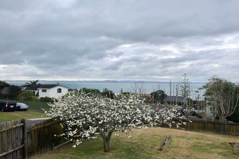 Photo of property in 1 Motuketekete Avenue, Army Bay, Whangaparaoa, 0930