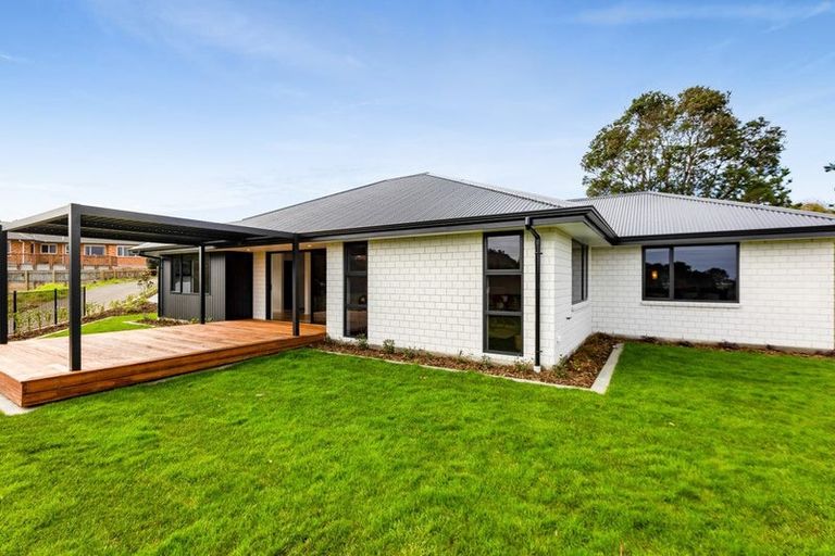 Photo of property in 8 Ponga Place, Highlands Park, New Plymouth, 4312